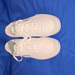 Ladies New in box tennis shoes